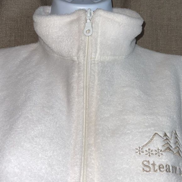 NWOT. TIPSY. White, zipper vest with front zipper pockets. LARGE. - Picture 4 of 11